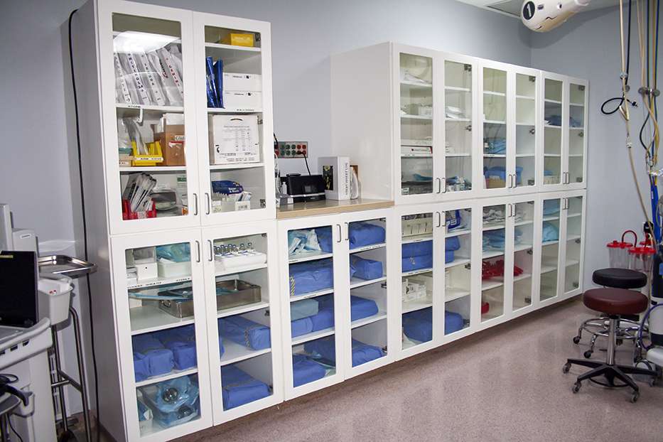 Clarion Hospital OR Cabinets Made with King MediGrade® White/White
